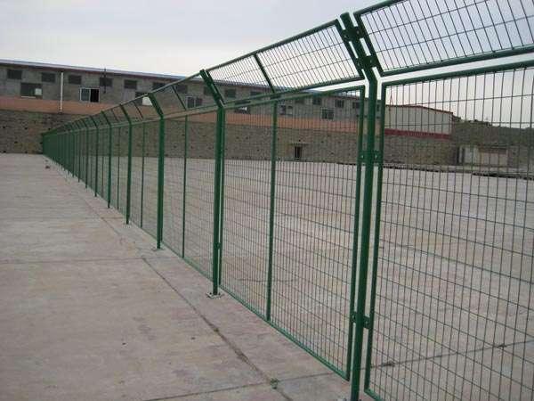 护栏网厂供应优质框架隔离栅 公路护栏网