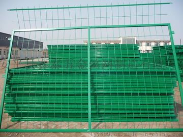 春泰隔离栅厂家直销高速公路护栏网特价 品质保证